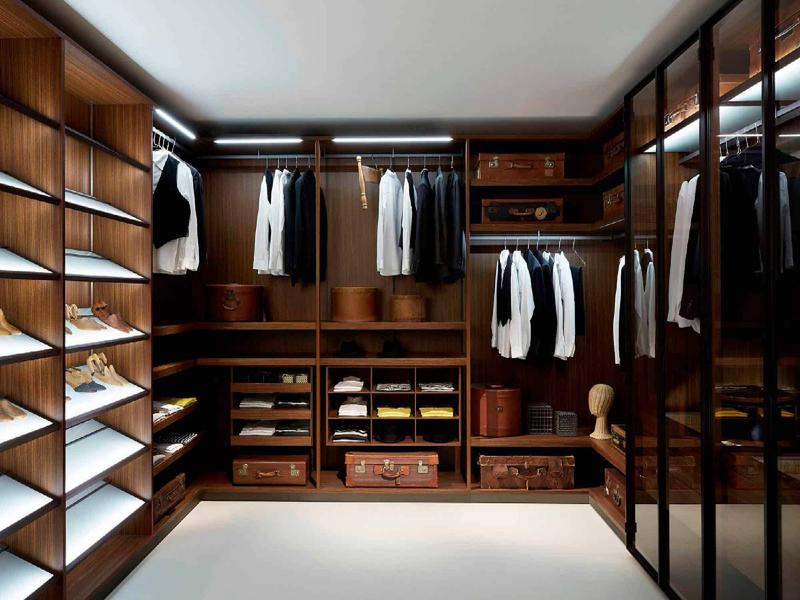 Men's Walk-In Closet